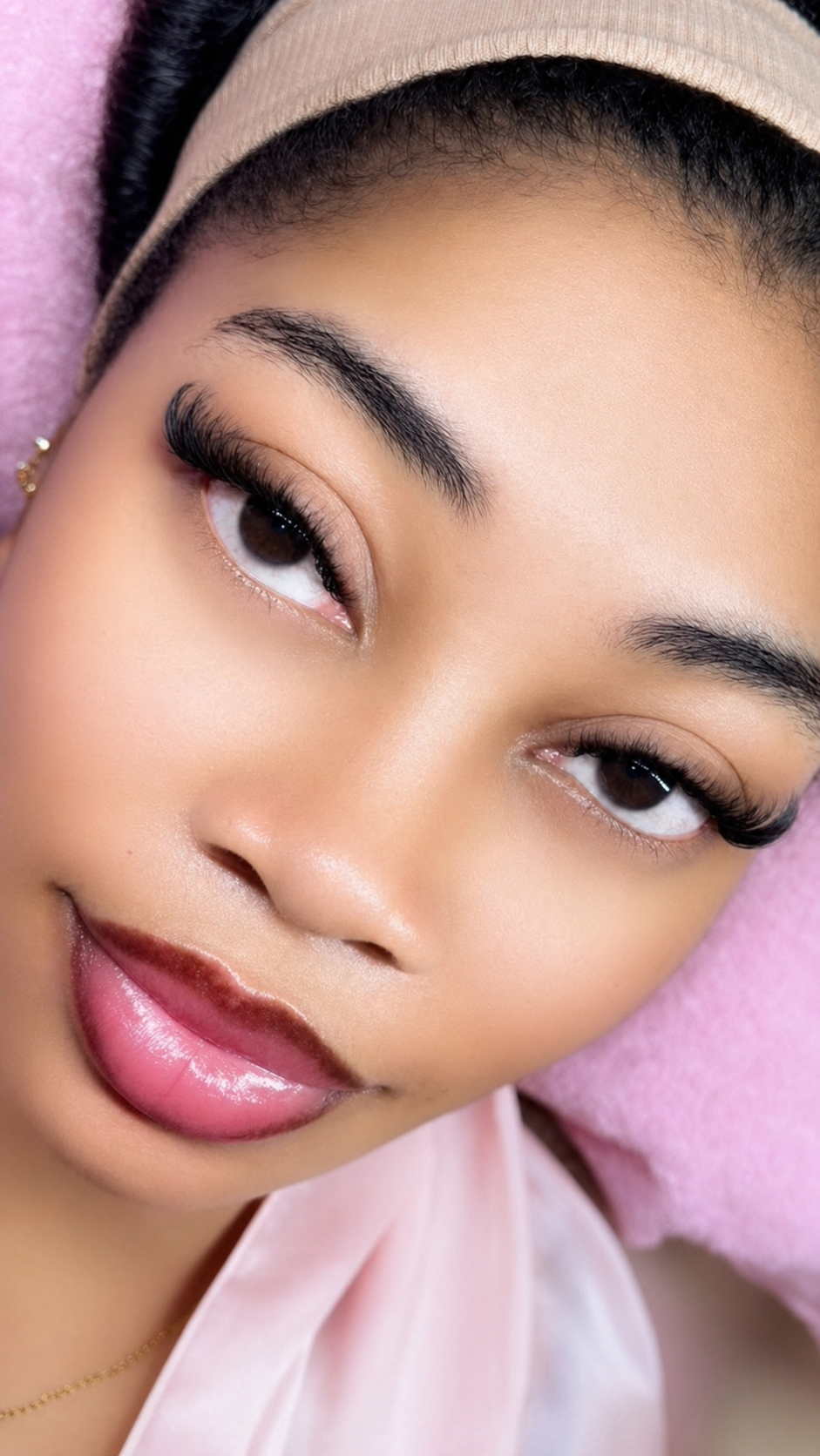 Portrait beauté avec pose Classic Cat Eyes