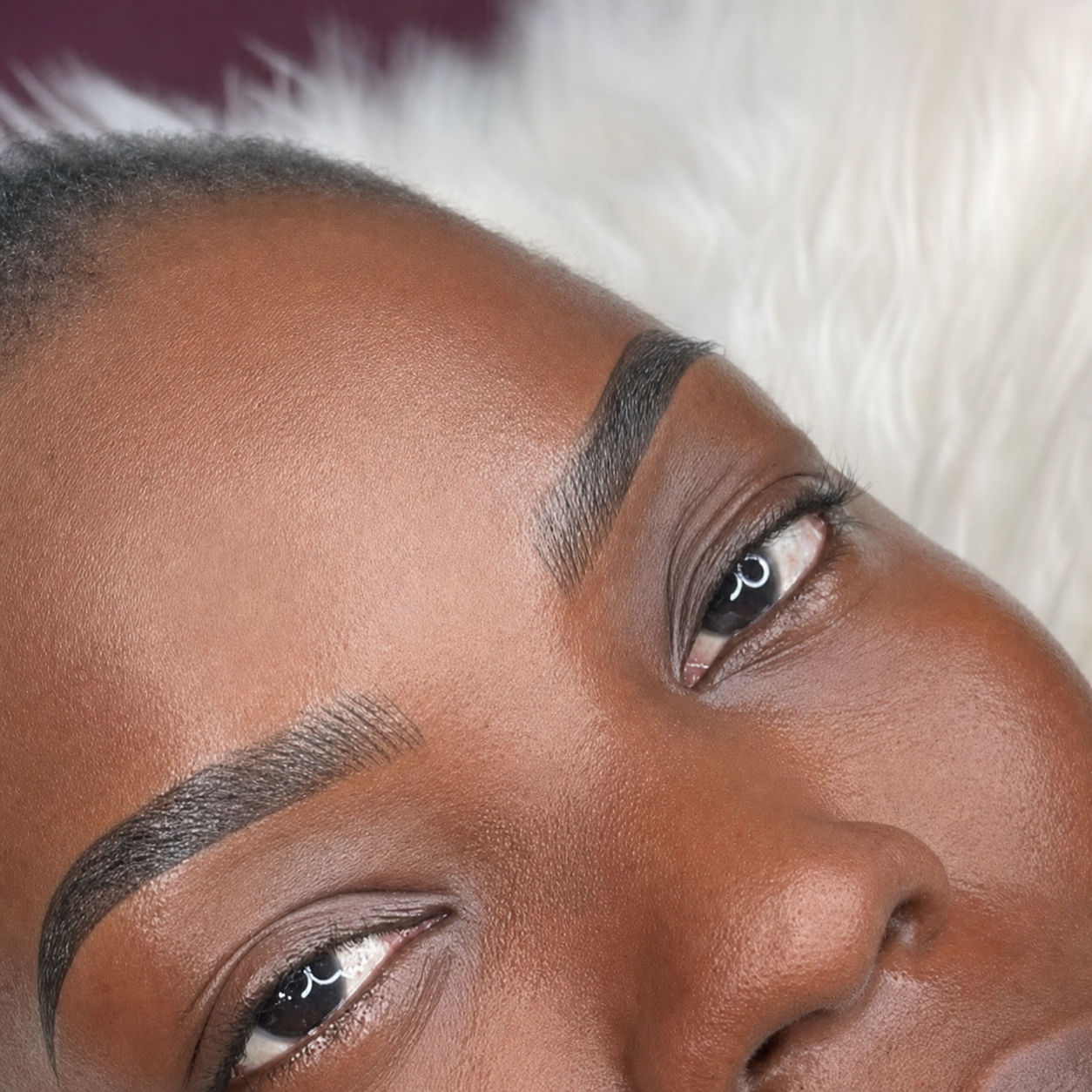 Résultat Combo naturel avec sourcils délicatement structurés