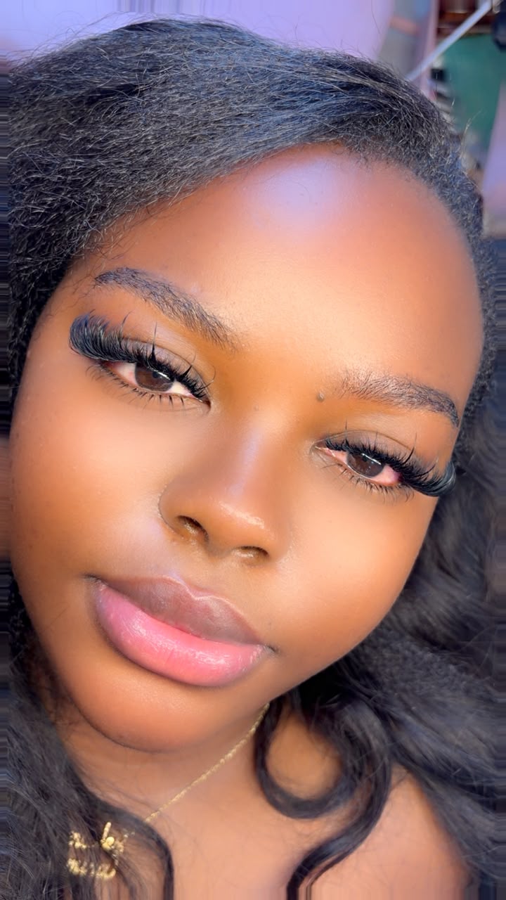 Extensions de cils volume sur regard naturel