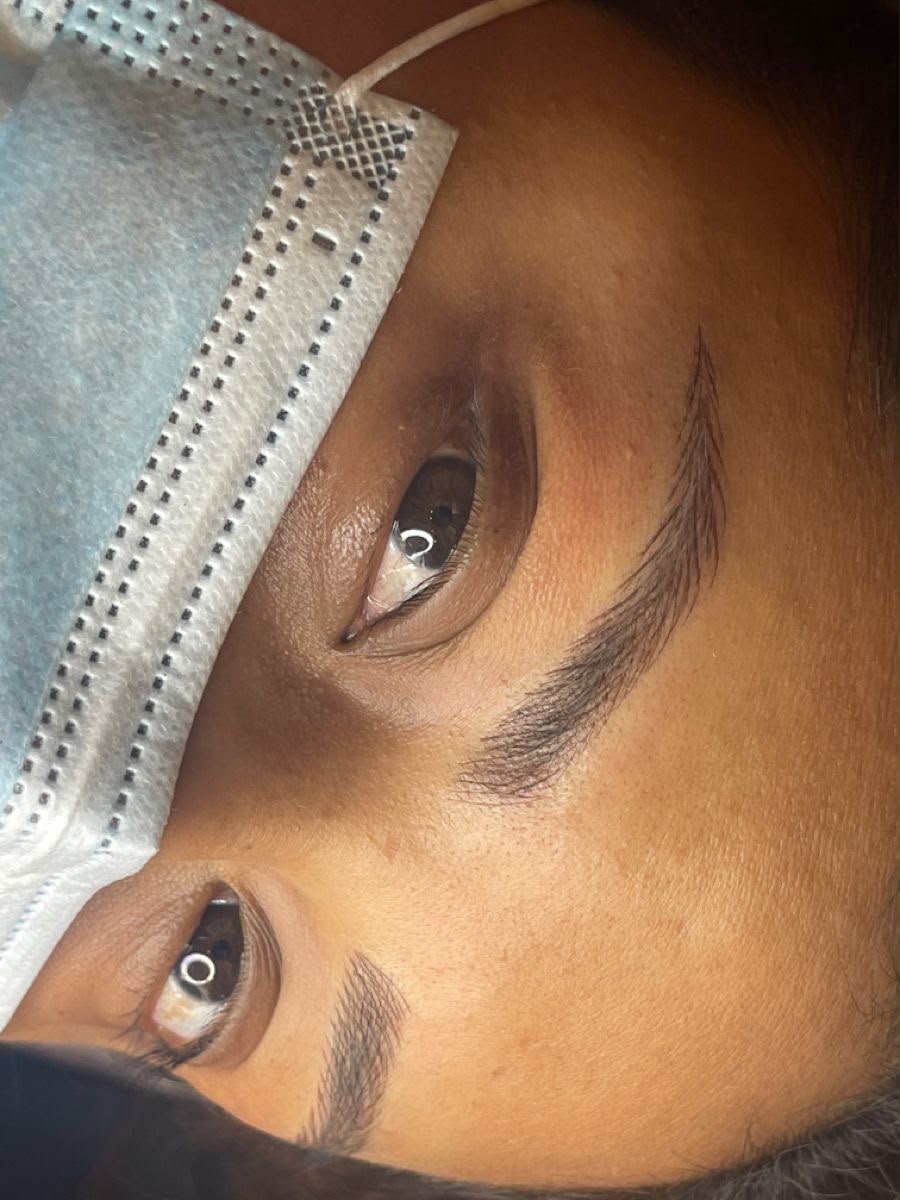 Résultat Microblading naturel avec tracés poil à poil